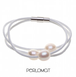 bílý kožený náramek s perlami