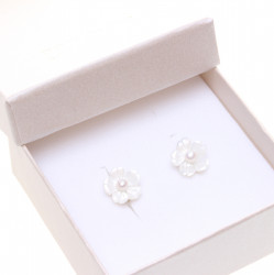 stříbrné perleťové náušnice květinky s perlami, bílé 11 mm, šroubky