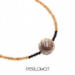 ER061_03_Náramek s tahitskou perlou, granáty a spinely