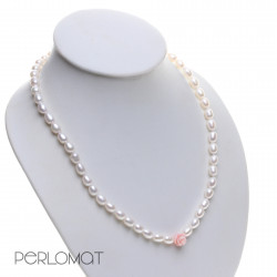 PH070_02_Perlový náhrdelník bílý s korálou růží 41cm