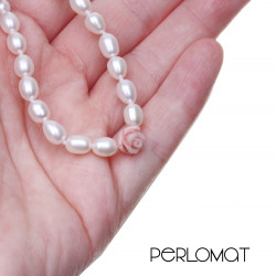 PH070_05_Perlový náhrdelník bílý s korálou růží 41cm