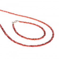 Stříbrná souprava s granáty