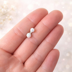 reference - 4 mm opály v dlani