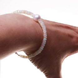 opálový  náramek s perlou