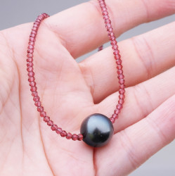 EH136_04_náhrdelník s tahitskou perlou a s granáty stříbro